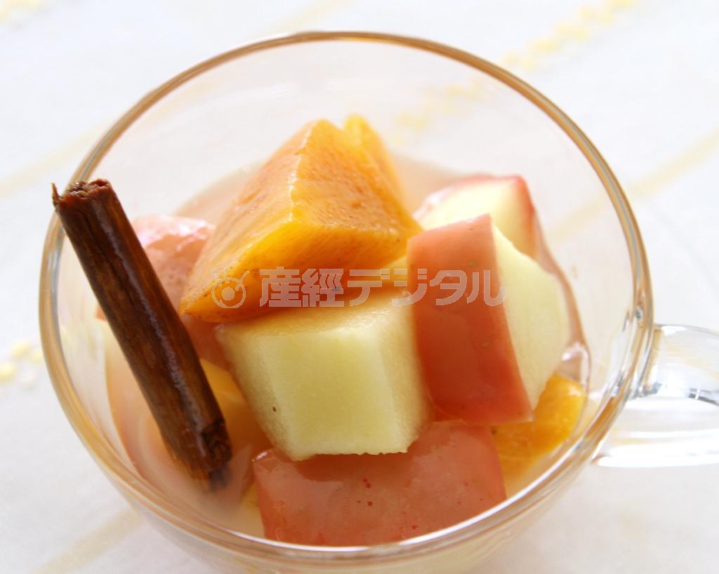 リンゴとカキのコンポート。※９６ｋｃａｌ、塩分０グラム（１人分）