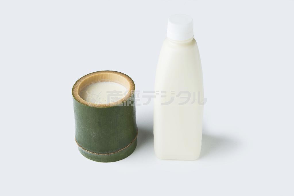 豆源郷の青竹とうふと豆乳（ゆばと豆腐の店＿豆源郷提供）