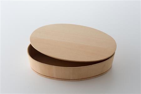 自在道具の飯台（小）。楕円形がモダンな飯台（サボア・ヴィーブル提供）