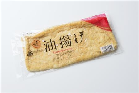 「豆源郷」の油揚げ。豆のうまみが感じられる（夏下二郎さん撮影）