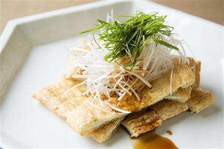 油揚げのカリカリ焼き（松下二郎さん撮影）