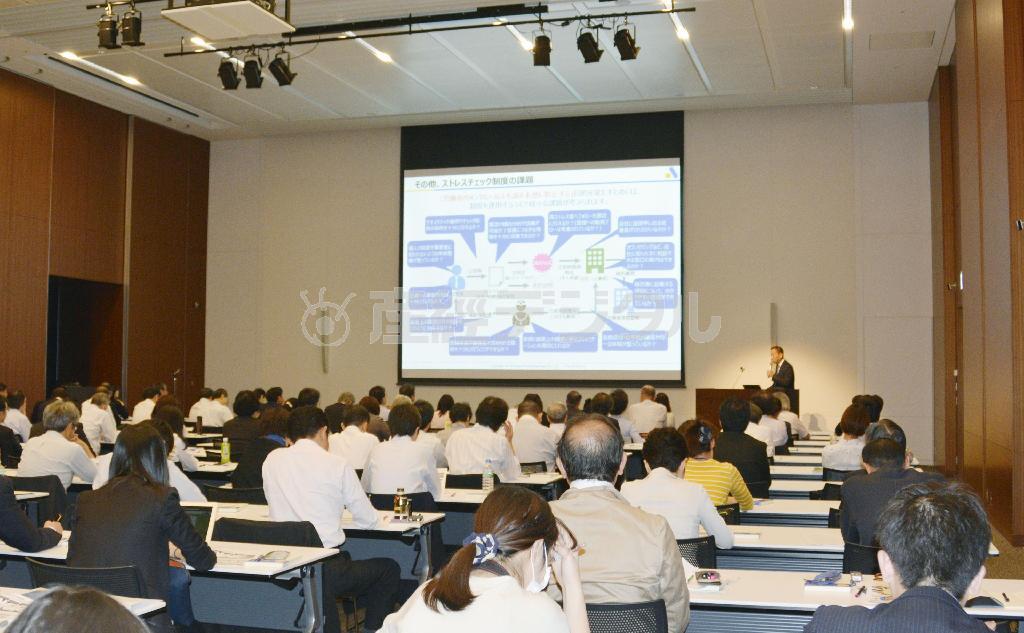 ストレスチェックに関する企業向けセミナーは多いが、実際の対応になると企業による温度差があるようだ＝２０１５年１０月、東京都千代田区（共同）