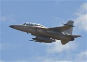 クラーク空軍基地に到着したＦＡ５０戦闘機＝２８日、フィリピン・ルソン島（共同）