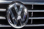 ドイツのフランクフルトで開かれた自動車ショーで撮影されたフォルクスワーゲン（ＶＷ）のロゴ＝９月（ＡＰ）