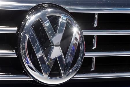 ドイツのフランクフルトで開かれた自動車ショーで撮影されたフォルクスワーゲン（ＶＷ）のロゴ＝９月（ＡＰ）