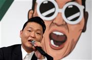 韓国のラップ歌手、ＰＳＹ（サイ）さん＝２０１５年１１月３０日、韓国・首都ソウル（ＡＰ）