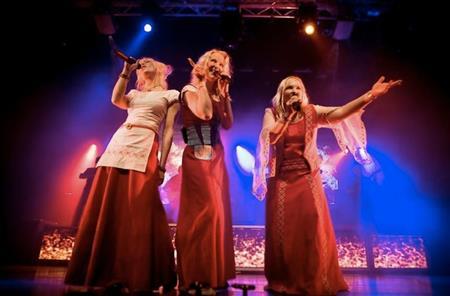 フィンランドの民謡をベースにしたコーラスが魅力のバルティナはライブも好評だ（提供写真）