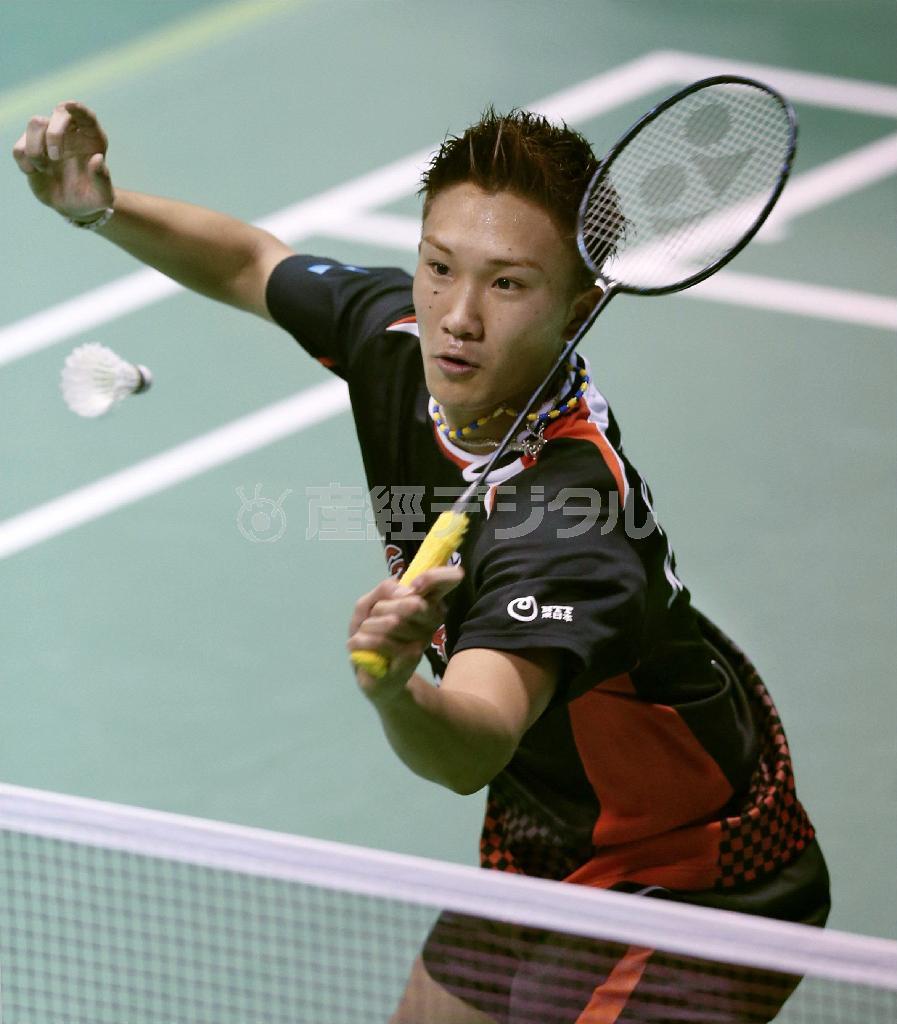 男子シングルス２回戦で勝利した桃田賢斗（けんと）＝２０１５年１２月３日、東京都渋谷区の代々木第二体育館（共同）
