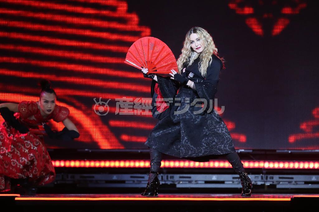 米歌手、マドンナさん＝２０１５年１２月１日、英国・首都ロンドン（ＡＰ）