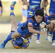 ＮＴＴコミュニケーションズ－パナソニック戦後半、トライを決めるパナソニック・堀江翔太＝２０１５年１２月５日、埼玉県熊谷市の熊谷ラグビー場（共同）