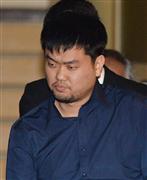 麹町警察署を出る全昶漢（チョン・チャンハン）容疑者＝午後８時４５分、東京都千代田区の麹町警察署（納冨康撮影）