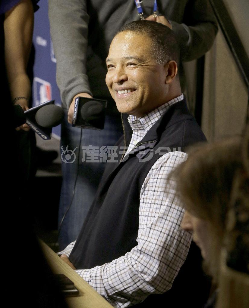 米大リーグ、ドジャースのデーブ・ロバーツ新監督＝２０１５年１２月７日、米テネシー州ナッシュビル（ＡＰ＝共同）