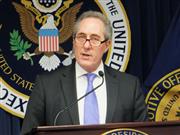 中国を世界貿易機関（ＷＴＯ）に提訴したと発表する米通商代表部（ＵＳＴＲ）のフロマン代表＝８日、ワシントン（共同）