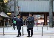 靖国神社では全昶漢（チョン・チャンハン）容疑者の逮捕後も警視庁による警備が行われていた＝２０１５年１２月９日、東京都千代田区（早坂洋祐撮影）