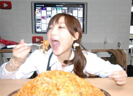 撮影ではナポリタン４キログラムをたいらげた