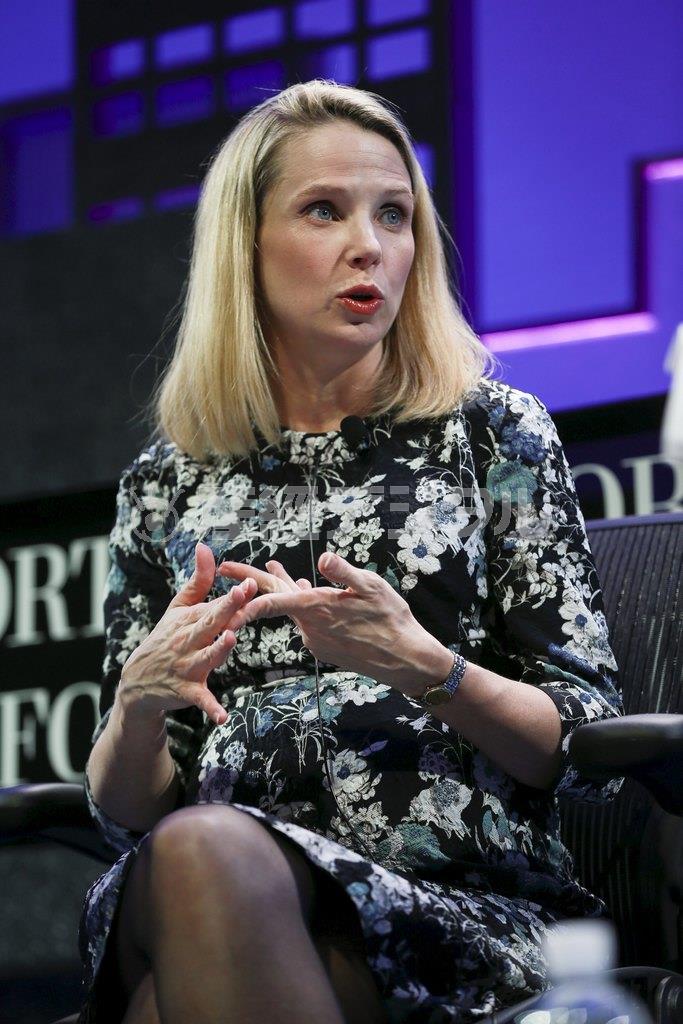 出産が間近に迫った１１月３日に米カリフォルニア州サンフランシスコで開かれた国際会議に出席したヤフーのマリッサ・メイヤーＣＥＯ（最高経営責任者）。出産前日にも仕事をこなし、最短の産休で復帰する＝２０１５年（ロイター）