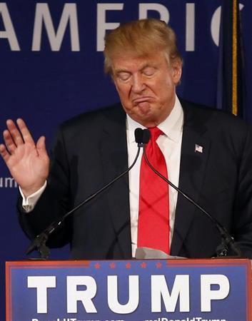 米大統領選の共和党候補指名争いで支持率首位に立つ不動産王、ドナルド ・トランプ氏＝２０１５年１２月７日、米サウスカロライナ州チャールストン（ＡＰ）