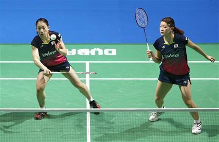 女子ダブルス準決勝で敗れた高橋礼華（あやか、右）、松友美佐紀組＝２０１５年１２月１２日、アラブ首長国連邦・ドバイ（ゲッティ＝共同）