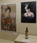 懐かしいポスターも。女性のワイン人口は増える一方？＝２０１５年１２月３日、東京都台東区（原圭介撮影）