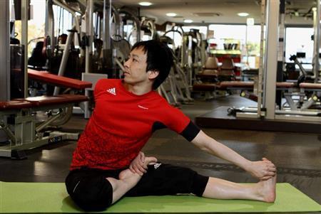 半蓮華座のねじり＝２０１５年１１月１９日、東京都杉並区（田中幸美撮影）