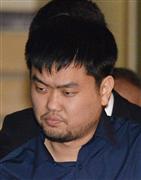 【靖国神社爆発事件】麹町警察署を出る全昶漢（チョン・チャンハン）容疑者＝９日、東京都千代田区・麹町警察署（納冨康撮影）