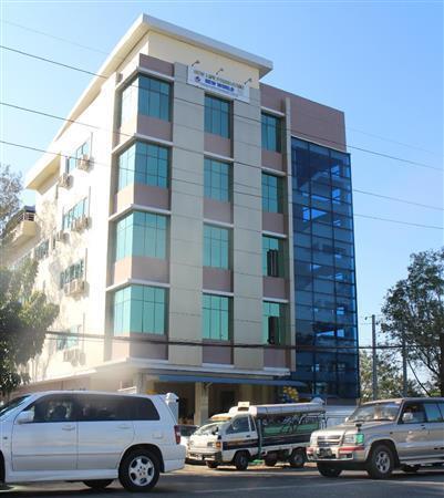 療育センターの新しいビル。窓が多く気持ちのよい日の光が入る＝２０１４年１１月２２日、ミャンマー・ヤンゴン（日本財団撮影）