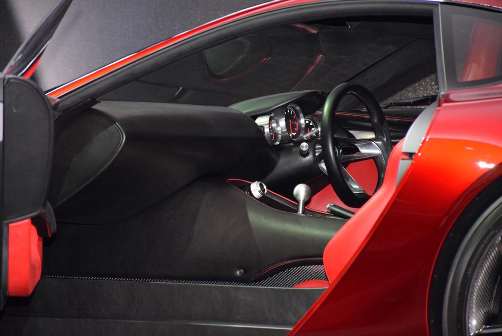 マツダ「ＲＸ－ＶＩＳＩＯＮ」のインテリア＝東京ビッグサイト（撮影：大竹信生）