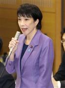 携帯電話の料金引き下げ策を議論する有識者会議であいさつする高市総務相＝１６日午前、総務省