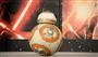 会見場を走り回る愛らしいドロイドＢＢ－８＝２０１５年１２月１１日午後、千葉県浦安市（宮川浩和撮影）