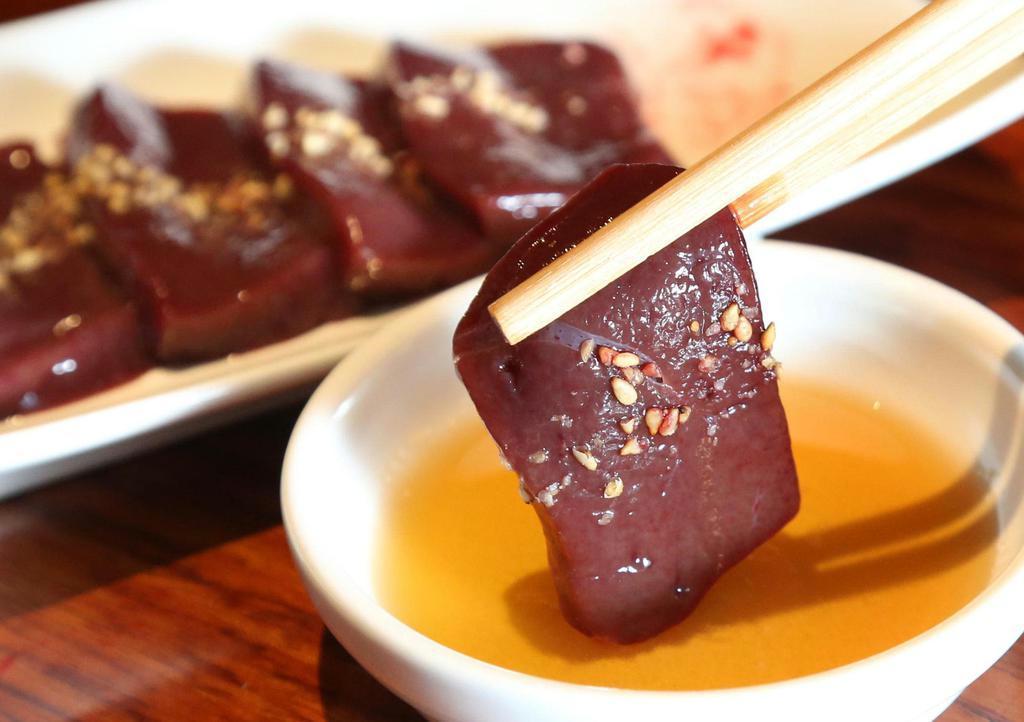 牛の生レバーに放射線を照射、非照射の生レバーとのにおいなどの違いを調べる消費者グループ生食提供が禁じられた牛レバー