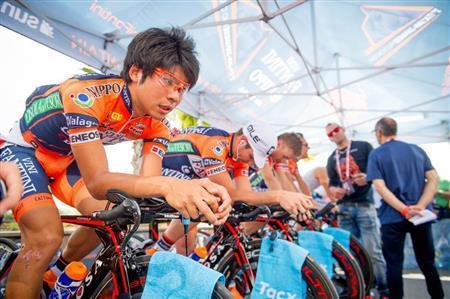 弱冠２２歳でジロ・デ・イタリア初出場となった石橋学（ＮＩＰＰＯ・ヴィーニファンティーニ）。第９ステージでリタイアとなった悔しさを次につなげる＝２０１５年５月９日、イタリア（田中苑子さん撮影）