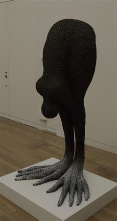 松岡圭介「ａ＿ｔｒｅｅ＿ｍａｎ」（２０１１年）＝２０１５年１２月１１日、東京都港区（原圭介撮影）