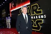 首都ロンドンで開かれた「スター・ウォーズ＿フォースの覚醒」の欧州プレミアに登場したハン・ソロ船長役のハリソン・フォード＝２０１５年１２月１６日、英国（ＡＰ）
