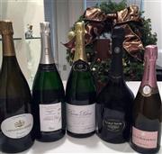今年最後のシャンパン講座で用意した４本のマグナムボトル＝２０１５年１２月９日（青木冨美子さん撮影）