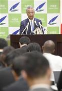 経済財政諮問会議後、記者会見する甘利経済再生相＝２４日午後、東京・永田町