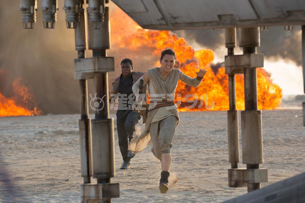 大ヒット中のＳＦ映画「スター・ウォーズ＿フォースの覚醒」（ＡＰ）