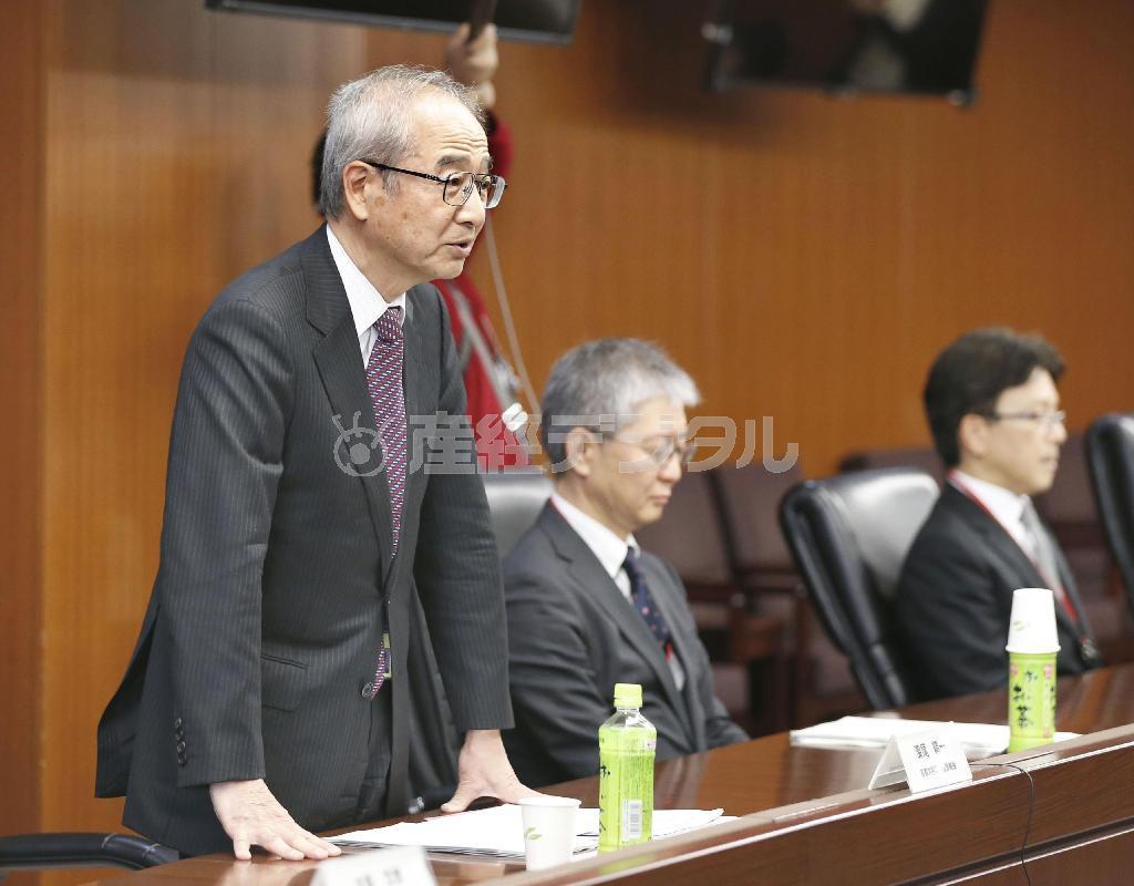 くい打ち工事データ改竄問題に関する有識者委員会であいさつする深尾精一委員長＝２０１５年６月２５日午後、国交省（共同）