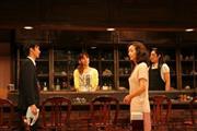 舞台「そして母はキレイになった」（田村孝裕演出）。右から二番目が高橋惠子さん＝２０１２年９月８日（提供写真）