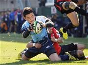 キヤノン－ヤマハ発動機の後半、トライを決めるヤマハ発動機・五郎丸歩（ごろうまる・あゆむ）＝２０１５年１２月２６日、東京都港区の秩父宮ラグビー場（共同）