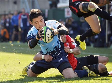 キヤノン－ヤマハ発動機の後半、トライを決めるヤマハ発動機・五郎丸歩（ごろうまる・あゆむ）＝２０１５年１２月２６日、東京都港区の秩父宮ラグビー場（共同）