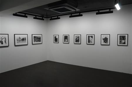 東松照明の作品の展示風景＝２０１５年１２月２４日（原圭介撮影）