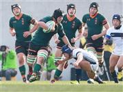 前半、前進する東福岡・吉永純也（左から２人目＝２０１６年１月３日、大阪府東大阪市の花園ラグビー場（松永渉平撮影）