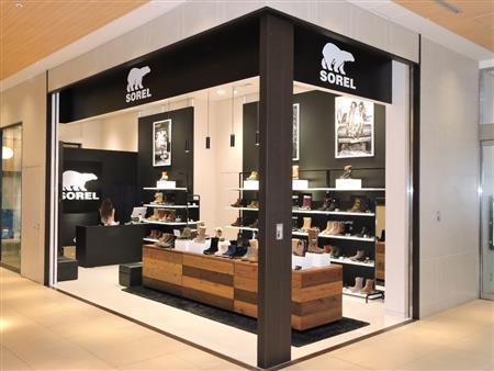 東京・二子玉川のＳＯＲＥＬ＿ＳＨＯＰは開放的なポップアップショップ＝２０１５年１２月２２日、東京都世田谷区（藤沢志穂子撮影）