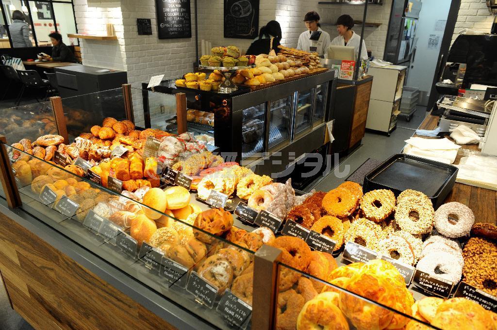 「ル・プチメック大丸京都店」。開業から１カ月近くは京都のパン好き主婦らが連日、行列を作った＝２０１５年１２月１８日、京都市下京区（岡本義彦撮影）
