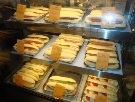 「グランディール御池店」で人気のパニーニ。顧客の注文を受けてから焼き上げる=2015年12月17日、京都市中京区(岡田敏一撮影)