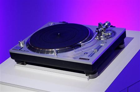 ＣＥＳに出展された「テクニクス」のレコードプレーヤー＝５日、米ラスベガス（ＡＰ）