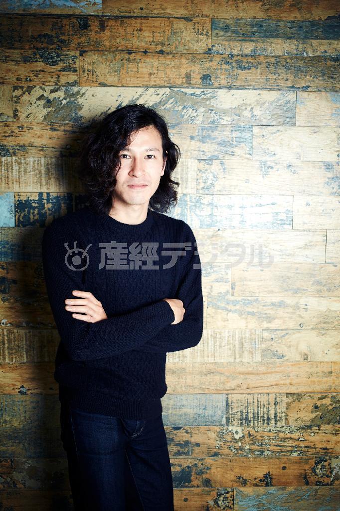 ボーカル＆ギターの三船雅也。作詞作曲も、ほとんど三船が手掛けている＝２０１５年１２月２５日（岡崎健志さん撮影、提供写真）