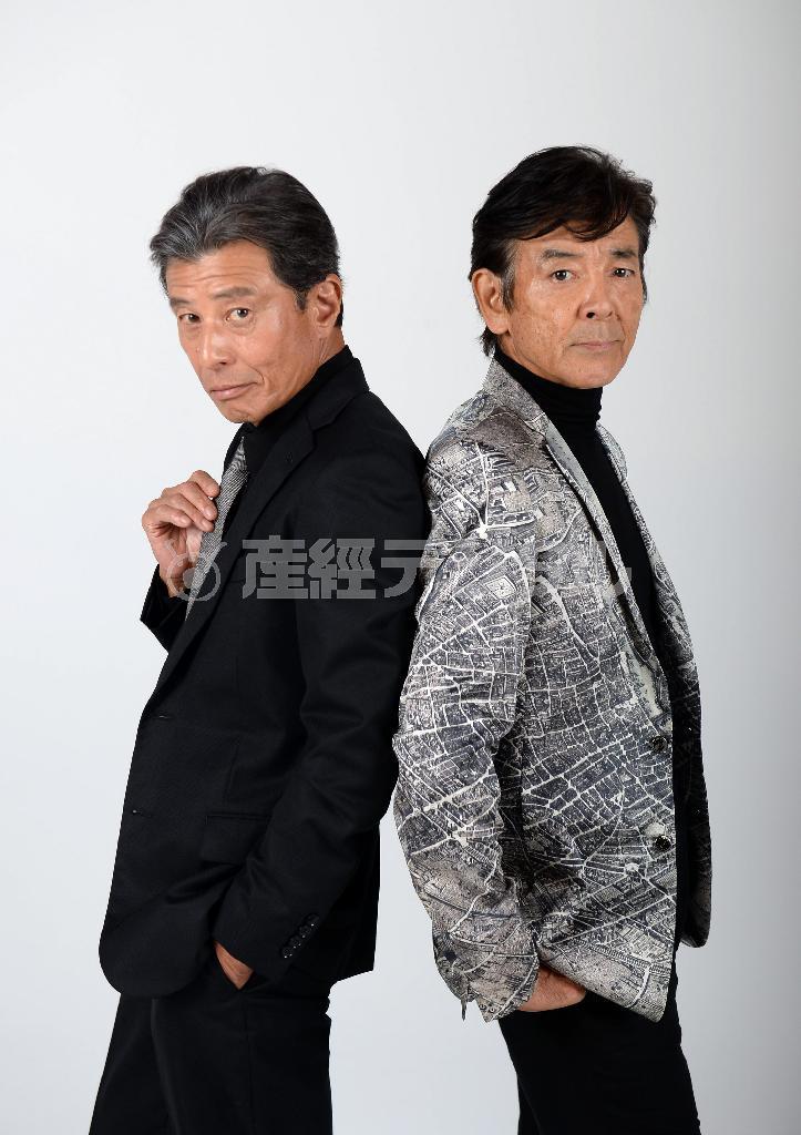 「あの速さで走るのは驚異的」「舘（たちさんは、よりやさしくなった」と互いをたたえ合う舘ひろしさん（左）と柴田恭兵さん＝２０１５年１０月３０日、東京都港区（川口良介撮影）