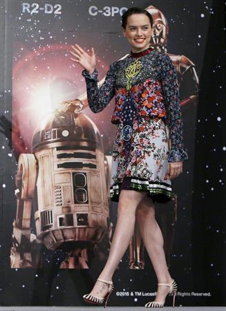 「スター・ウォーズフォースの覚醒」で主人公のレイを演じた英女優のデイジー・リドリーさん。無名の新人から大抜擢され、人気も急上昇中だ＝２０１５年１２月１１日、東京都内（ロイター）