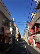 ネズミの道とは関係ありません。嵐の前の静けさというような、渋谷へ向かう裏通り＝２０１６年１月３日（長塚圭史さん撮影）